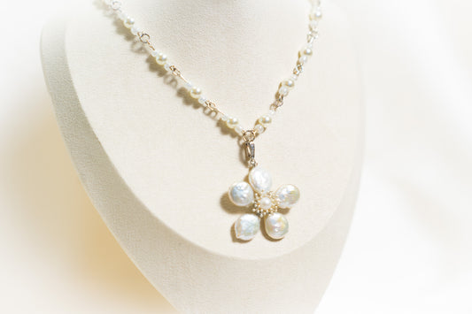 Flower Pearl Necklace