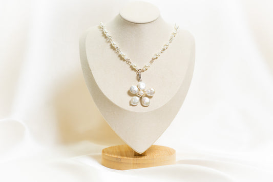 Flower Pearl Necklace