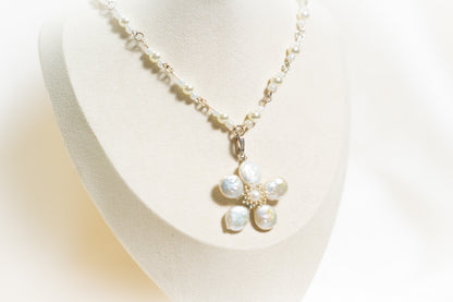 Flower Pearl Necklace