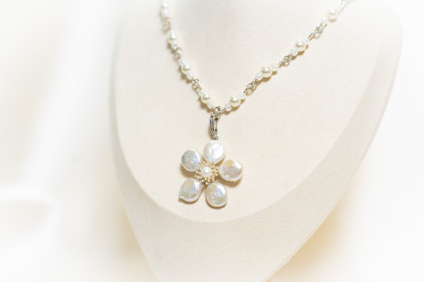 Flower Pearl Necklace